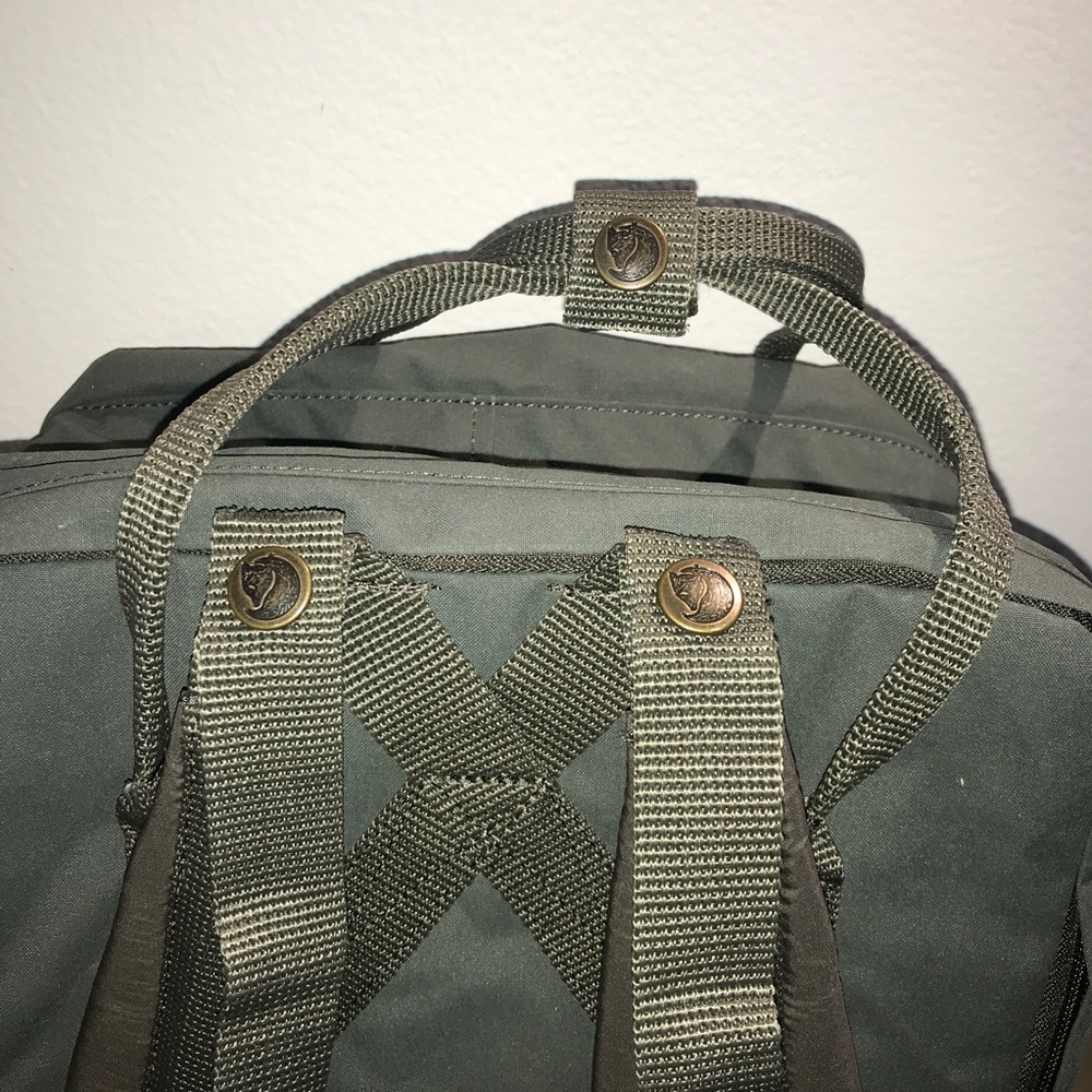 AUTHENTIC FJÄLLRÄVEN KÅNKEN 13" LAPTOP BACK PACK - Picture 4 of 8